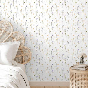 Quarto-com-papel-de-parede-infantil-flores