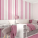 Quarto-com-papel-de-parede-infantil-listrado-rosa