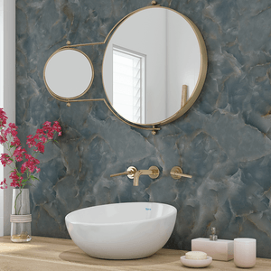 Banheiro-com-papel-de-parede-marmore-guatemala